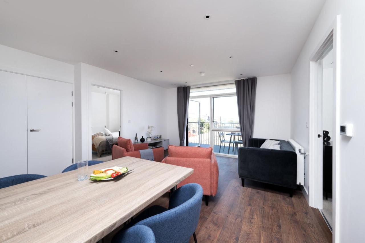 Modern Studios And Apartments At Barking Wharf In Londyn Zewnętrze zdjęcie